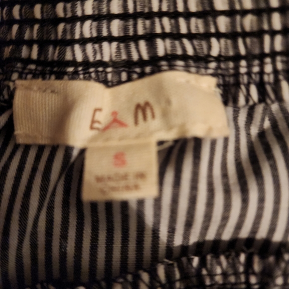 Very cute off the shoulders blouse - Picture 2 of 3